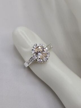 Swarovski Crystal Elements Silver Halo Ring Light Champagne Size 7.75 Oval